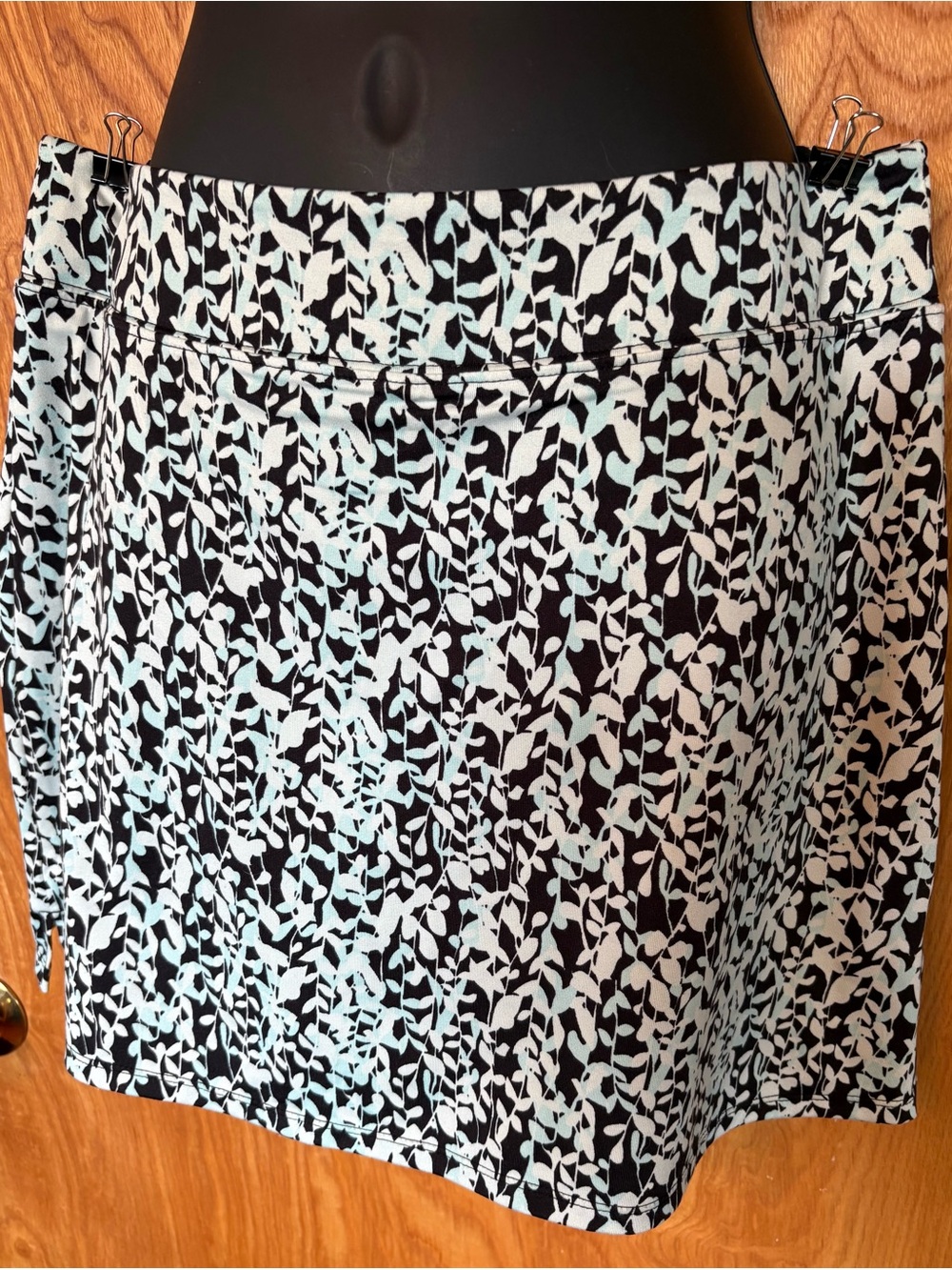 Tranquility by Colorado Clothing Black & Light Blue Leaf-Print A-Line Skort - Picture 2 of 6